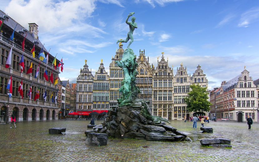 Brabo-Brunnen auf dem Marktplatz,Zentrum von Antwerpen,Belgien