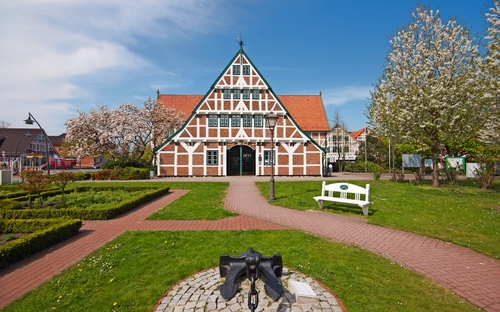 © sehbaer_nrw - Fotolia Jork, Rathaus