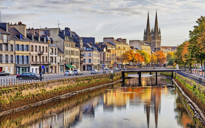 Ufer des Flusses Odet in Quimper, Frankreich