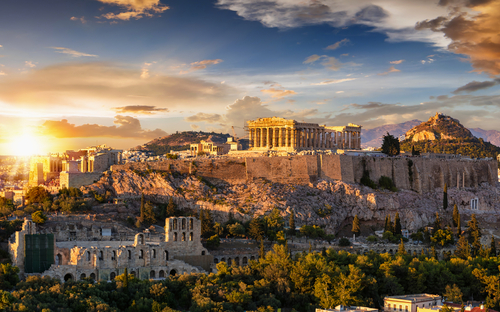 ©moofushi - stock.adobe.com Sonnenuntergang über der Akropolis von Athen mit dem Parthenon, Griechenland