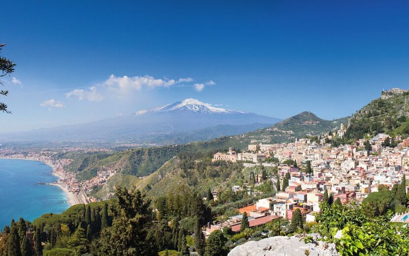 Blick auf Ätna und Taormina