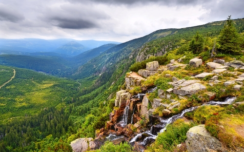 © grondetphoto - Fotolia Wasserfall im Riesengebirge