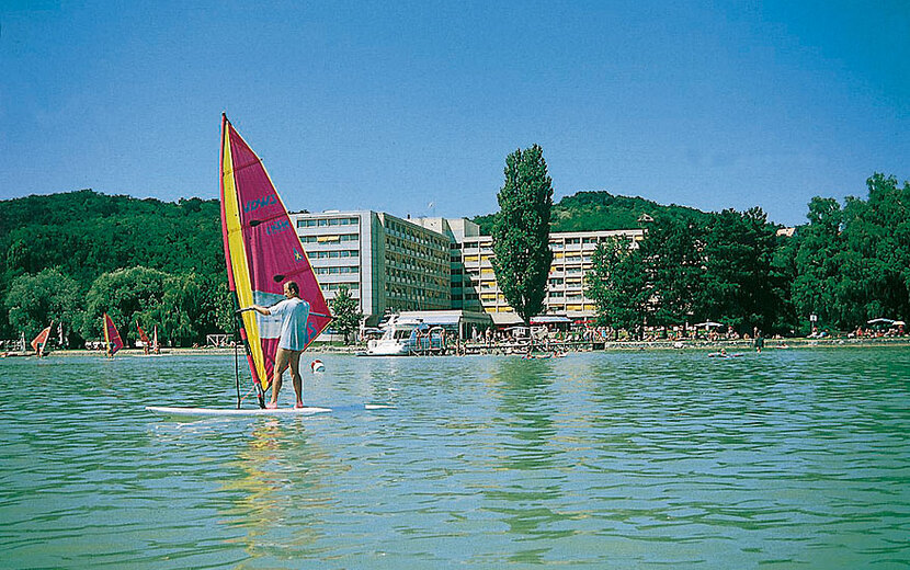 Hotel Club Tihany, Surfen auf dem Meer