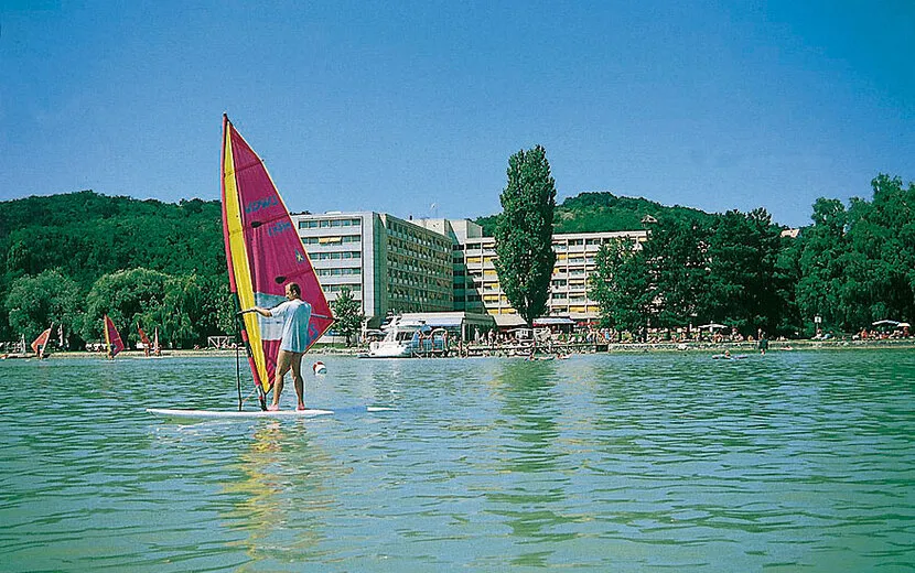 Hotel Club Tihany, Surfen auf dem Meer