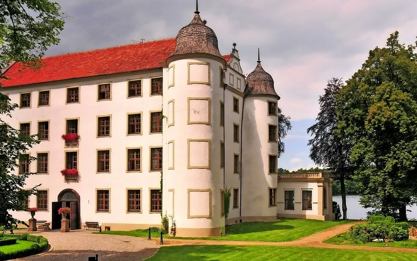 Schlosshotel Podewils, Außenansicht