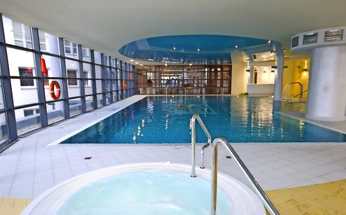 Hotel Ikar Plaza, Innenpool