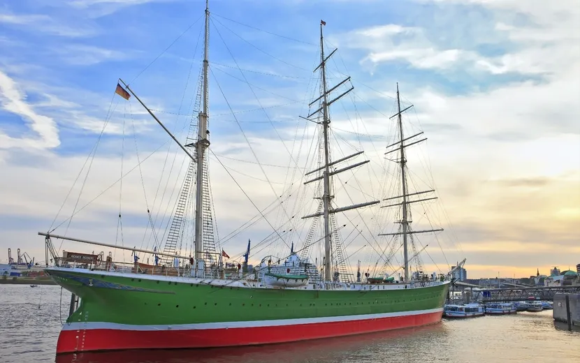 Rickmer Rickmers: historisches Schiff in Hamburg