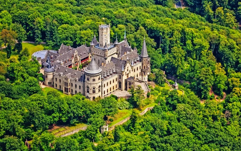 Schloss Marienburg aus der Luft