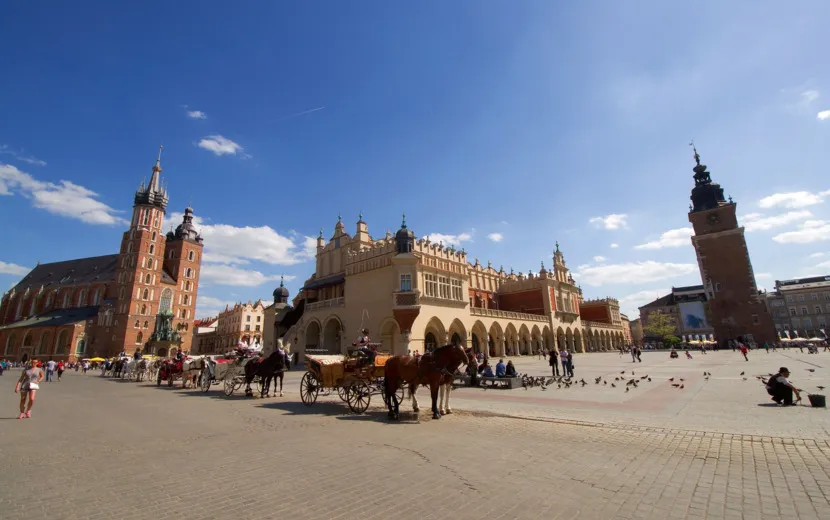 Marienkirche, Rathausturm und Tuchhallen in Krakau