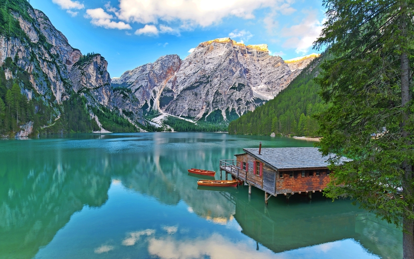Pragser Wildsee in den Dolomiten, Italien