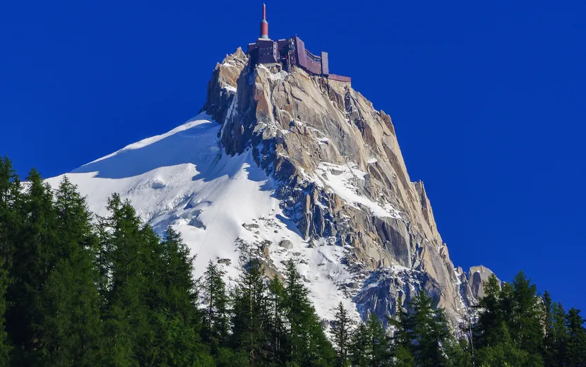 Spitze der Aussichtsplattform Aiguille du Midi nahe Chamonix in Frankreich
