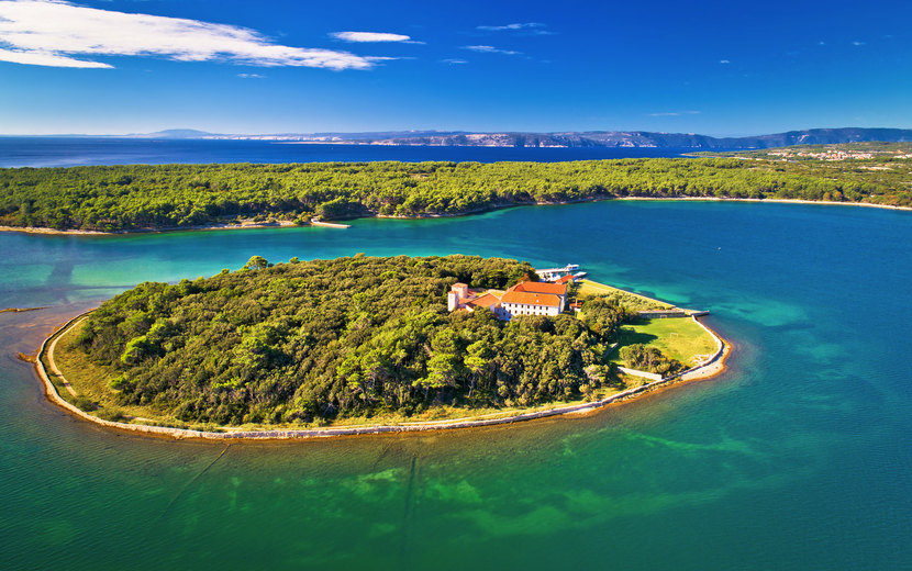 Klosterinsel Kosljun in der Bucht von Punat