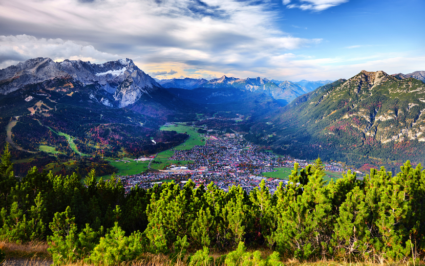 Blick vom Berg Wank auf Garmisch-Partenkirchen