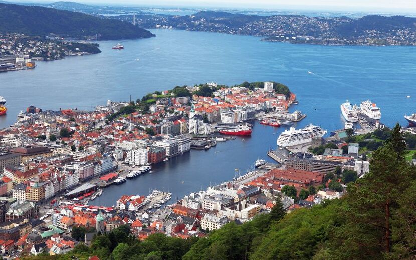 Blick vom Berg Fløyen über Bergen