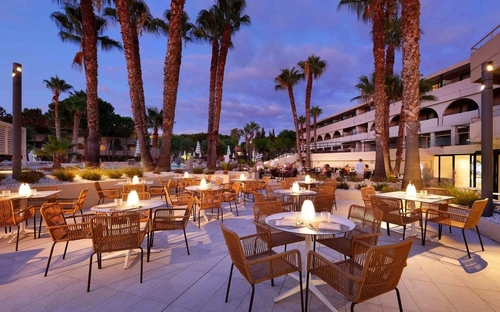 Grand Palladium Sicilia Resort, Restaurant bei Nacht