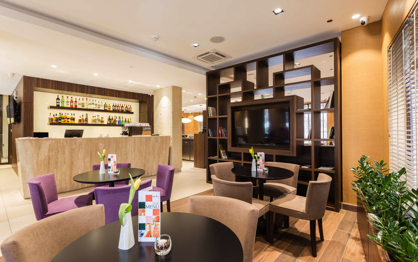 Hotel DeSilva, Lobby