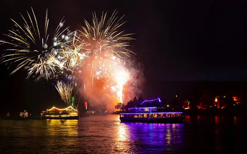 Feuerwerk über dem Rheintal - Rhein in Flammen