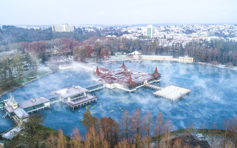 Hévízer Heilsee - in allen 4 Jahreszeiten