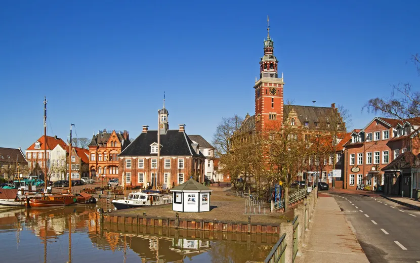 Rathaus von Leer in Ostfriesland, Deutschland