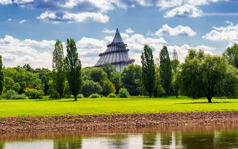 Jahrtausendturm im Elbauenpark