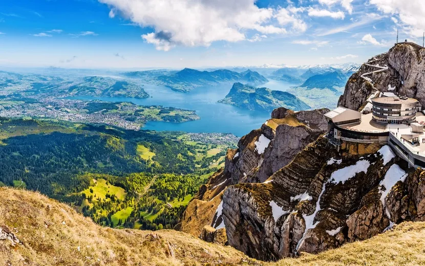 Pilatus-Kulm mit Blick auf den Vierwaldstättersee