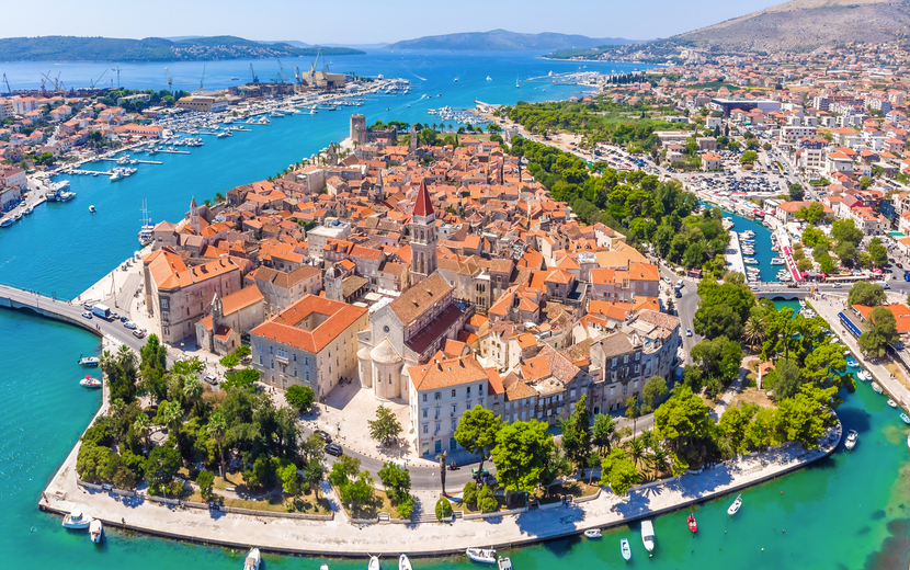 Trogir an der dalmatinischen Küste Kroatiens