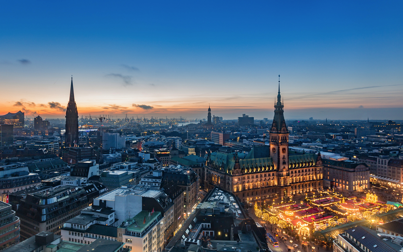 Das Hamburger Rathaus zur Weihnachtszeit