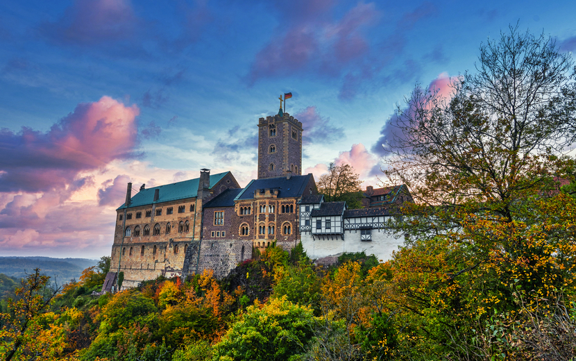 Panoramablick auf die Wartburg im Thüringer Wald bei Eisenach