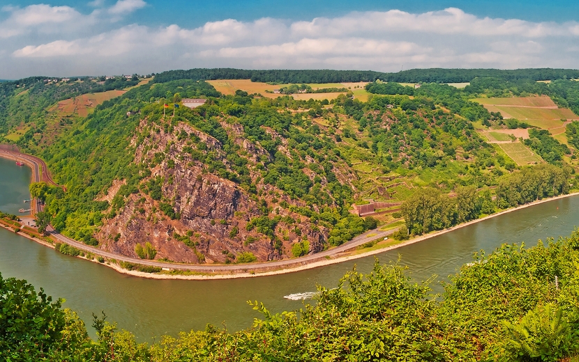Aussichtspunkt über dem Mittelrhein mit Blick auf Loreley