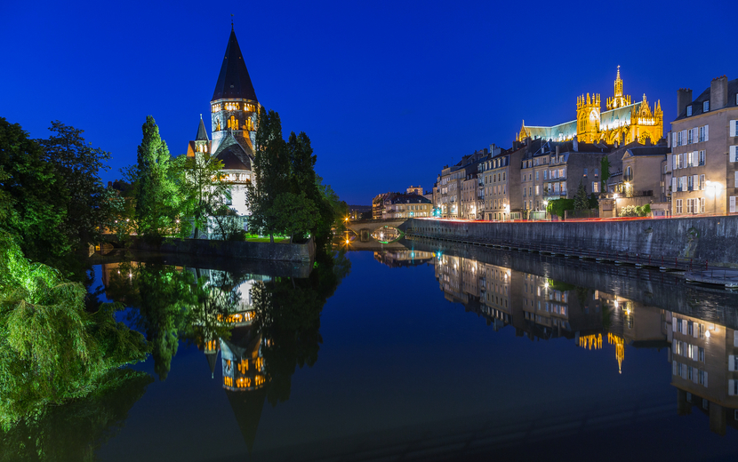 Temple Neuf de Metz an der Mosel bei Nacht