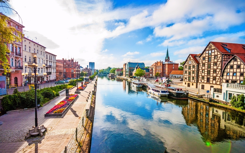 Altstadt und Getreidespeicher an der Brda. Bydgoszcz, Polen. (Bromberg)
