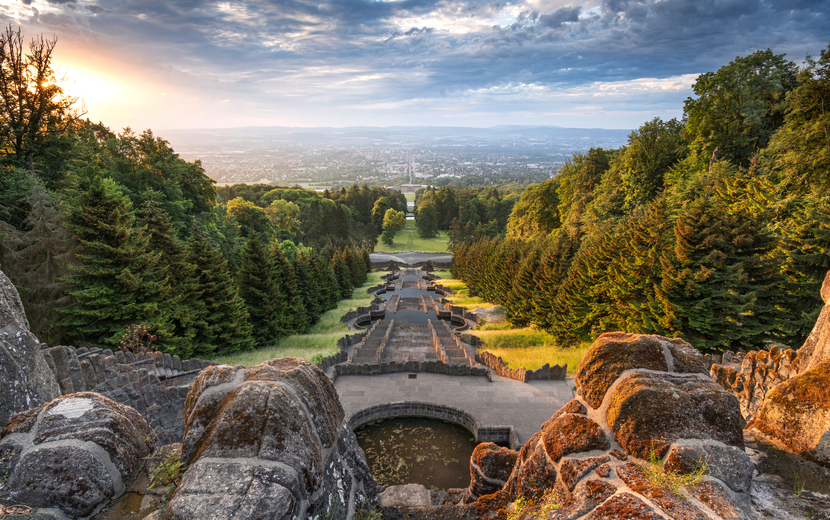 Blick vom Herkules über den Bergpark auf die Stadt Kassel