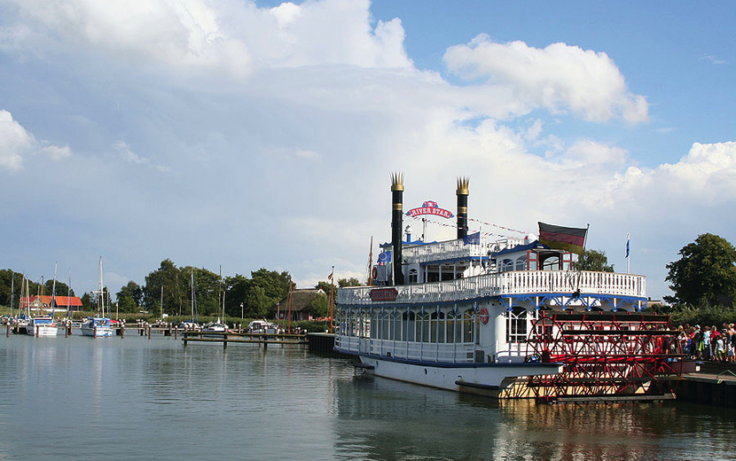 Mississippi-Dampfer auf dem Bodden