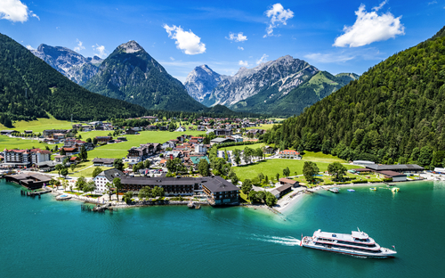 © Ralph Hoppe - www.FooTToo.de Landschaft am Achensee in Österreich