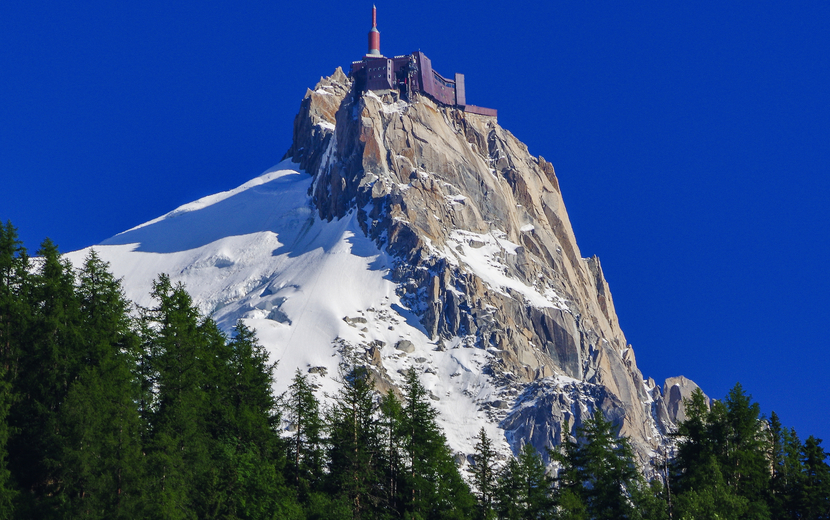 Spitze der Aussichtsplattform Aiguille du Midi nahe Chamonix in Frankreich