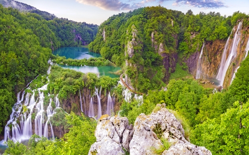 © Mike Mareen - stock.adobe.com Nationalpark Plitvicer Seen in Dalmatien, Kroatien