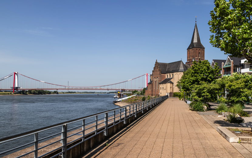 Emmerich mit Blick auf die Rheinbrücke