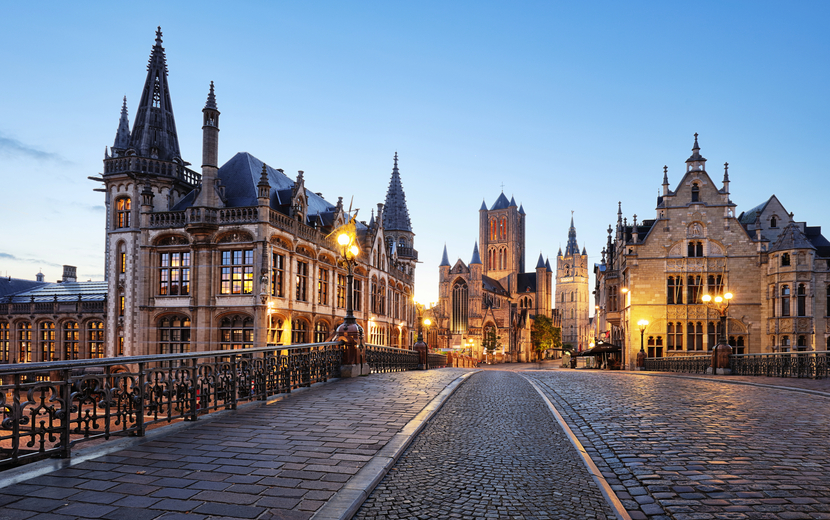Belgiens historische Stadt Gent bei Sonnenuntergang