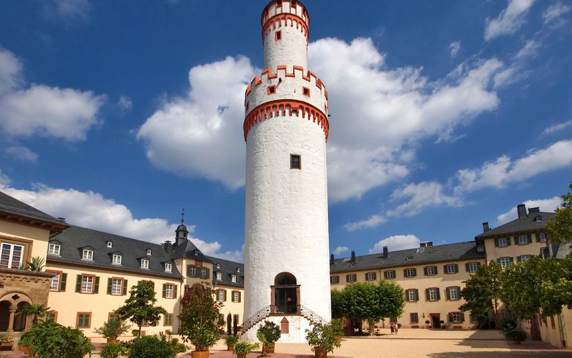 Bad Homburger Schloss mit weißem Turm