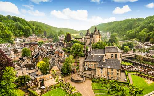 Panorama von Durbuy in Belgien: kleinste Stadt der Welt