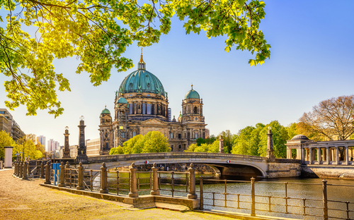 Berliner Dom im Sommer