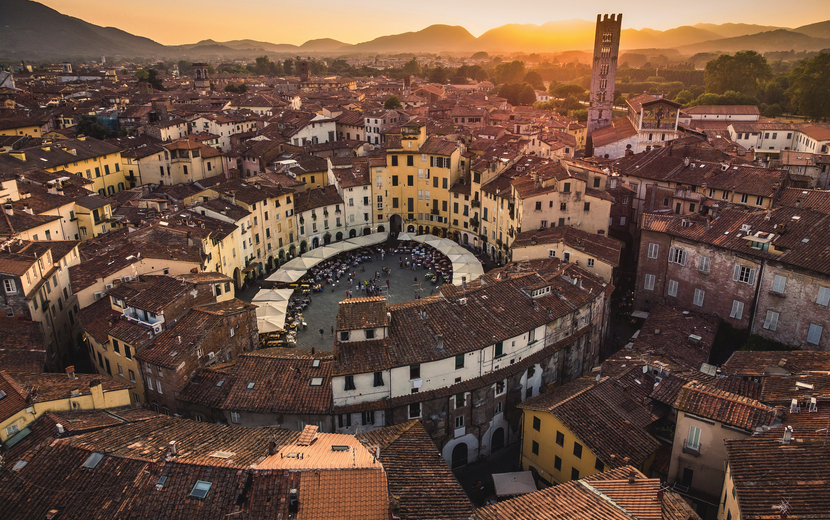Lucca, Amphitheaterplatz von oben