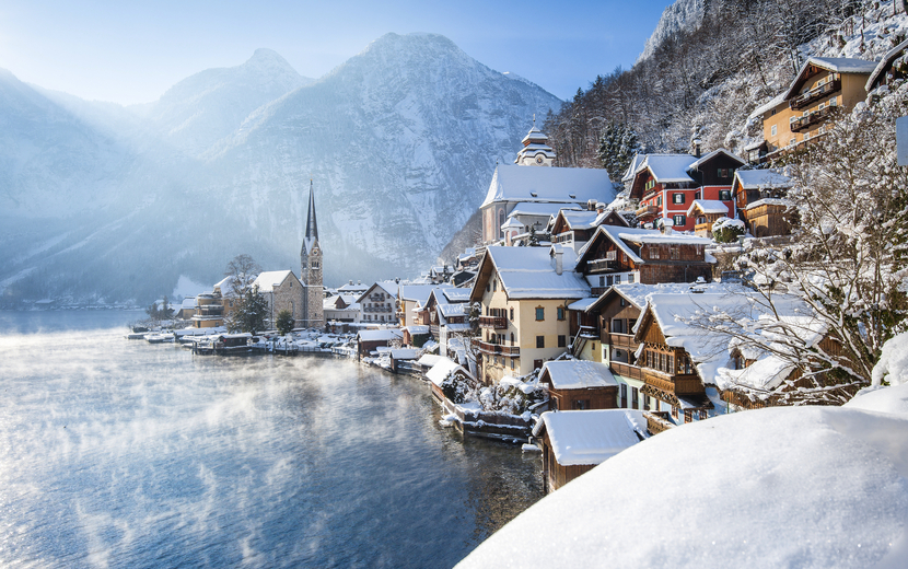 Blick auf Hallstatt im Winter