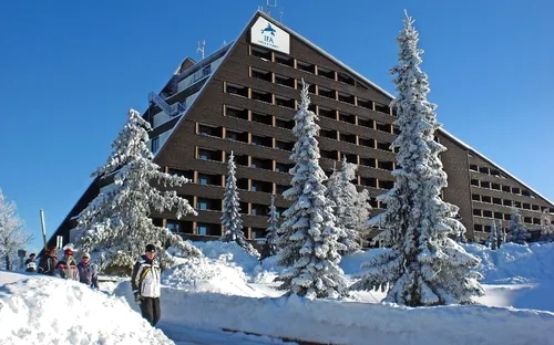 IFA Ferienpark Schöneck, Vogtland, Skifahren, Außenansicht, Winter