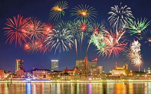 © motorradcbr - Fotolia Feuerwerk über Hamburg