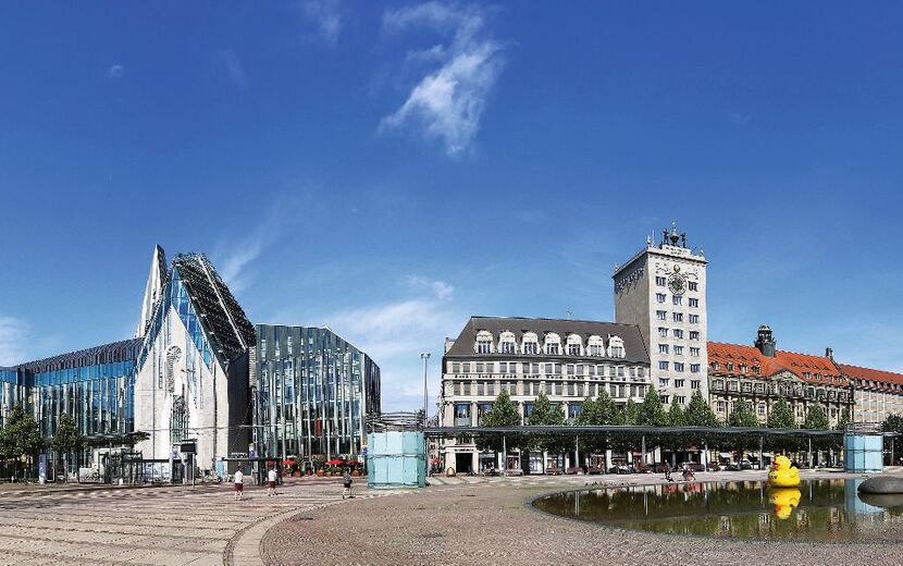 Augustusplatz in Leipzig mit Oper, Universität und Gewandhaus